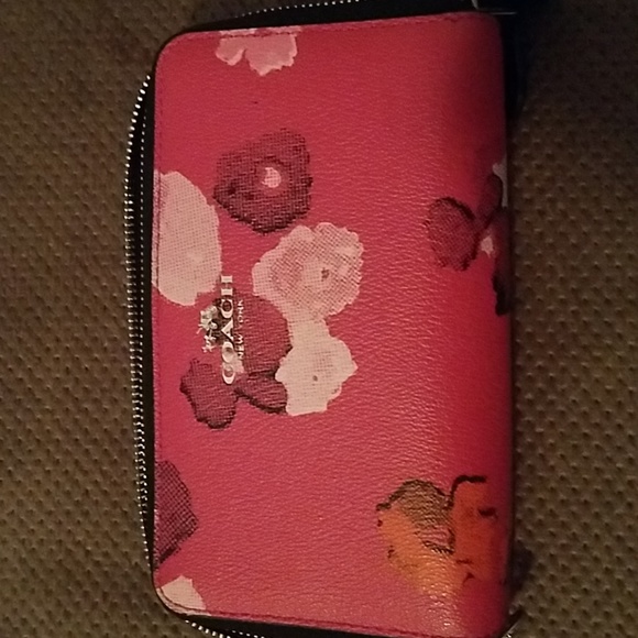 Coach Handbags - Coach clutch